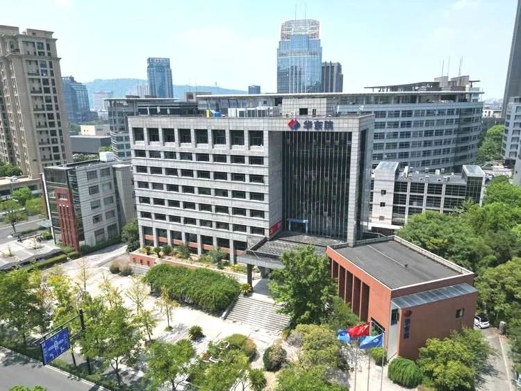 
<table>
<tr><td></td>
<td></td>
<td>5</td>
<td></td>
<td></td>
</tr>
<tr><td colspan="5"> P通</td>
</tr>
<tr><td></td>
<td colspan="4">司</td>
</tr>
<tr><td></td>
<td colspan="4"></td>
</tr>
<tr><td></td>
<td colspan="4"></td>
</tr>
</table>
