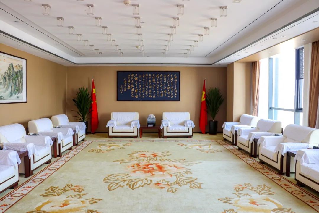 <p>有有</p>
<p>大</p>
