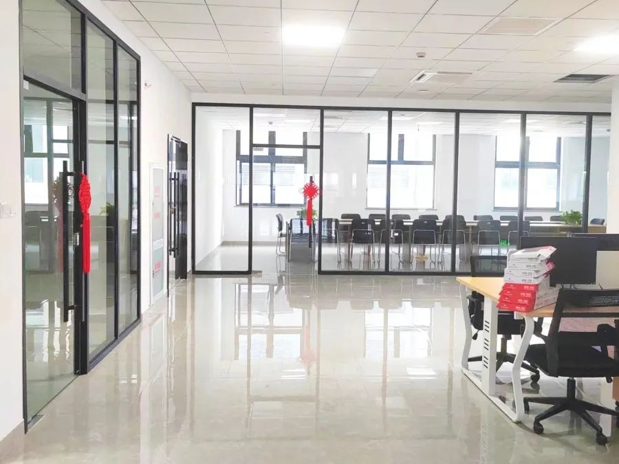 <p>二</p>

<table>
<tr><td colspan="3"></td>
<td colspan="9">1</td>
</tr>
<tr><td colspan="4">1</td>
<td></td>
<td></td>
<td></td>
<td></td>
<td rowspan="2"></td>
<td>。</td>
<td rowspan="2"></td>
<td rowspan="2"></td>
</tr>
<tr><td></td>
<td rowspan="2"></td>
<td></td>
<td></td>
<td></td>
<td></td>
<td></td>
<td></td>
<td></td>
</tr>
<tr><td>。</td>
<td></td>
<td colspan="3"></td>
<td colspan="5">业 一</td>
<td></td>
</tr>
<tr><td colspan="2"></td>
<td></td>
<td colspan="9">[ 商 银</td>
</tr>
</table>
