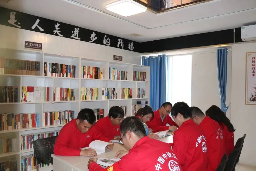 <p>人美进步</p>
<p>文艺社科突的阶福</p>
<p>搏成就拼</p>
<p>本</p>
<p>中O</p>
<p>C</p>