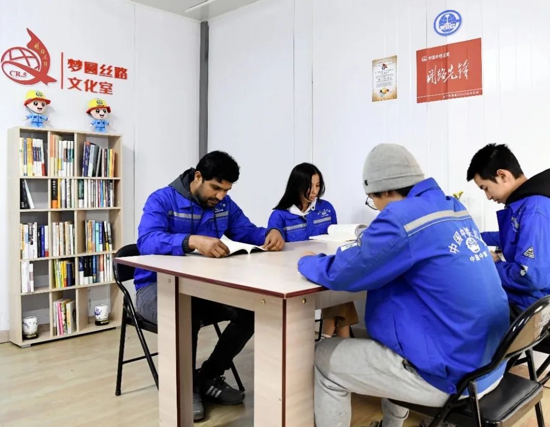 <p>限C中国中传工明</p>
<p>CR.5文化室梦同丝路品生别经名行 </p>
<p>体</p>
