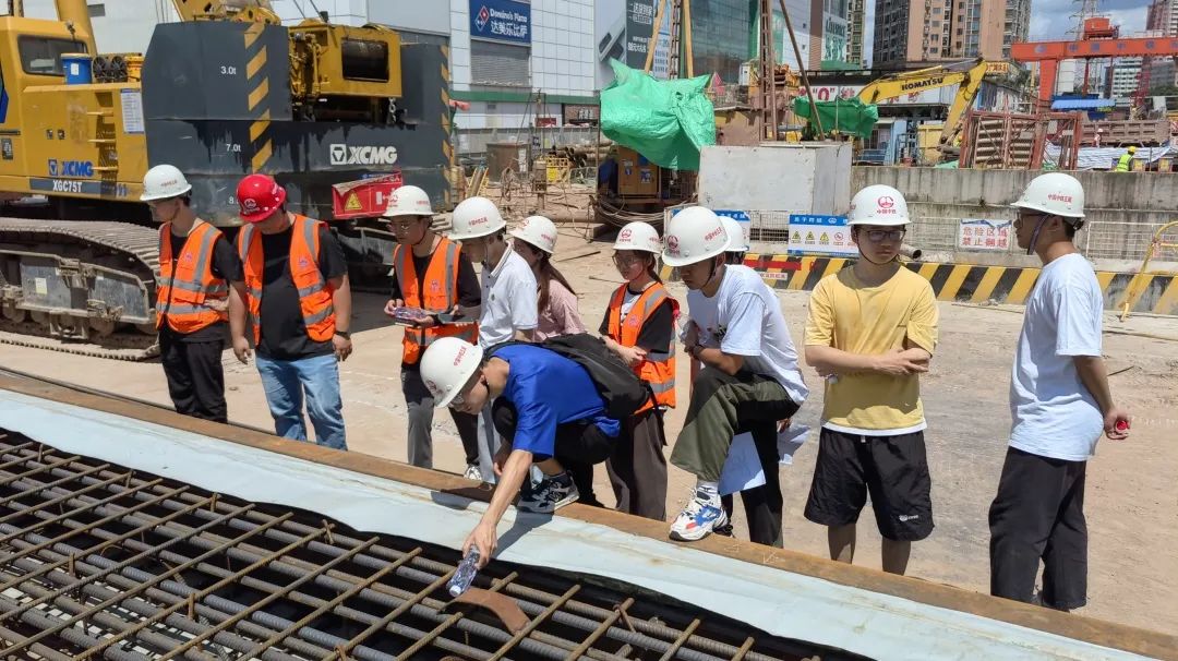 <p>A色AS</p>
<table>
<tr><td></td>
<td colspan="2">M上I</td>
</tr>
<tr><td></td>
<td colspan="2">力 平</td>
</tr>
<tr><td colspan="3">I .电.I</td>
</tr>
<tr><td colspan="2">A广 C商</td>
<td>Q9单手商心</td>
</tr>
</table>