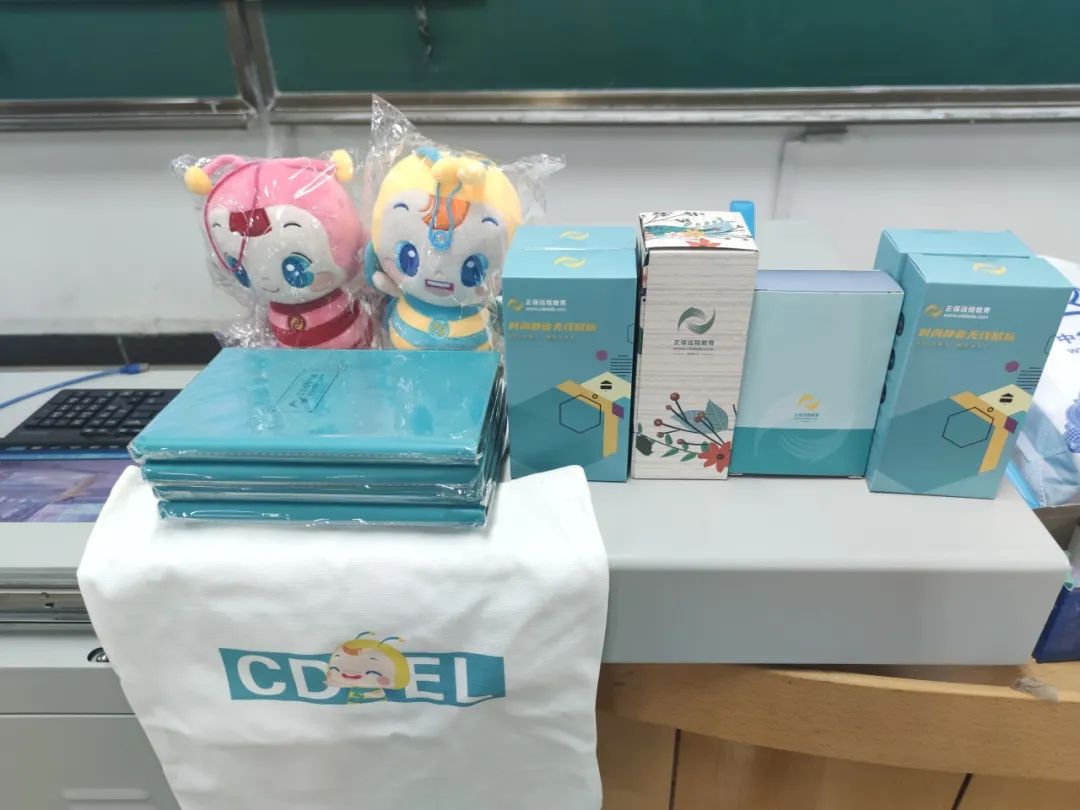 <table>
<tr><td colspan="2">\'</td>
<td></td>
</tr>
<tr><td colspan="2">州海都品光作国 d正业小和教育. i</td>
<td></td>
</tr>
<tr><td colspan="2">啡</td>
<td></td>
</tr>
<tr><td colspan="3"></td>
</tr>
<tr><td></td>
<td colspan="2"></td>
</tr>
</table>