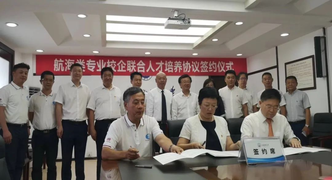 <p>航泡专业校企联合人才培养协议签约仪式</p>
<p>0</p>
<p>签约席</p>