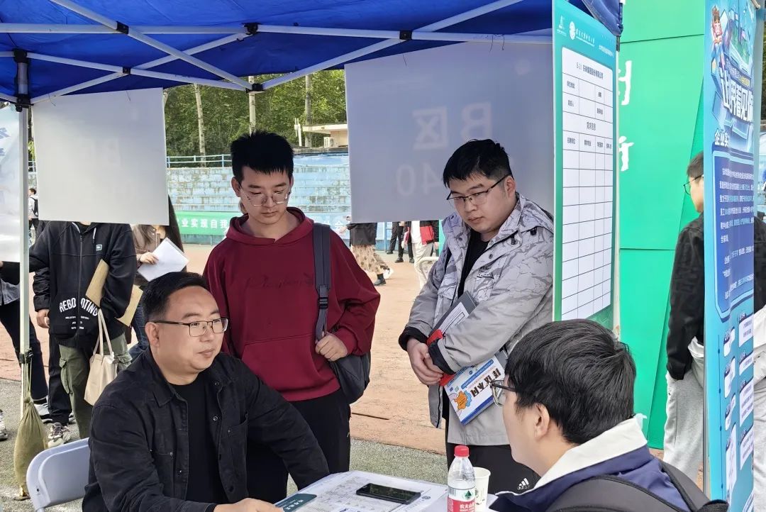 <p>电</p>
<table>
<tr><td></td>
<td></td>
<td></td>
</tr>
<tr><td></td>
<td></td>
<td></td>
</tr>
</table>