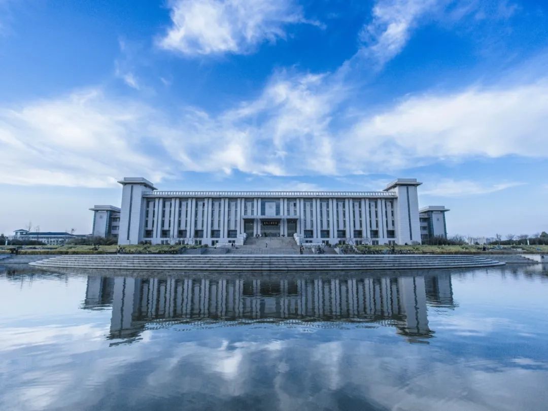 <table>
<tr><td colspan="2"></td>
<td></td>
</tr>
<tr><td></td>
<td colspan="2">I</td>
</tr>
<tr><td></td>
<td rowspan="2" colspan="2"></td>
</tr>
<tr><td></td>
</tr>
</table>