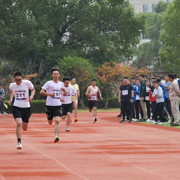 <p>包</p>
<p>我</p>
<p>211091</p>