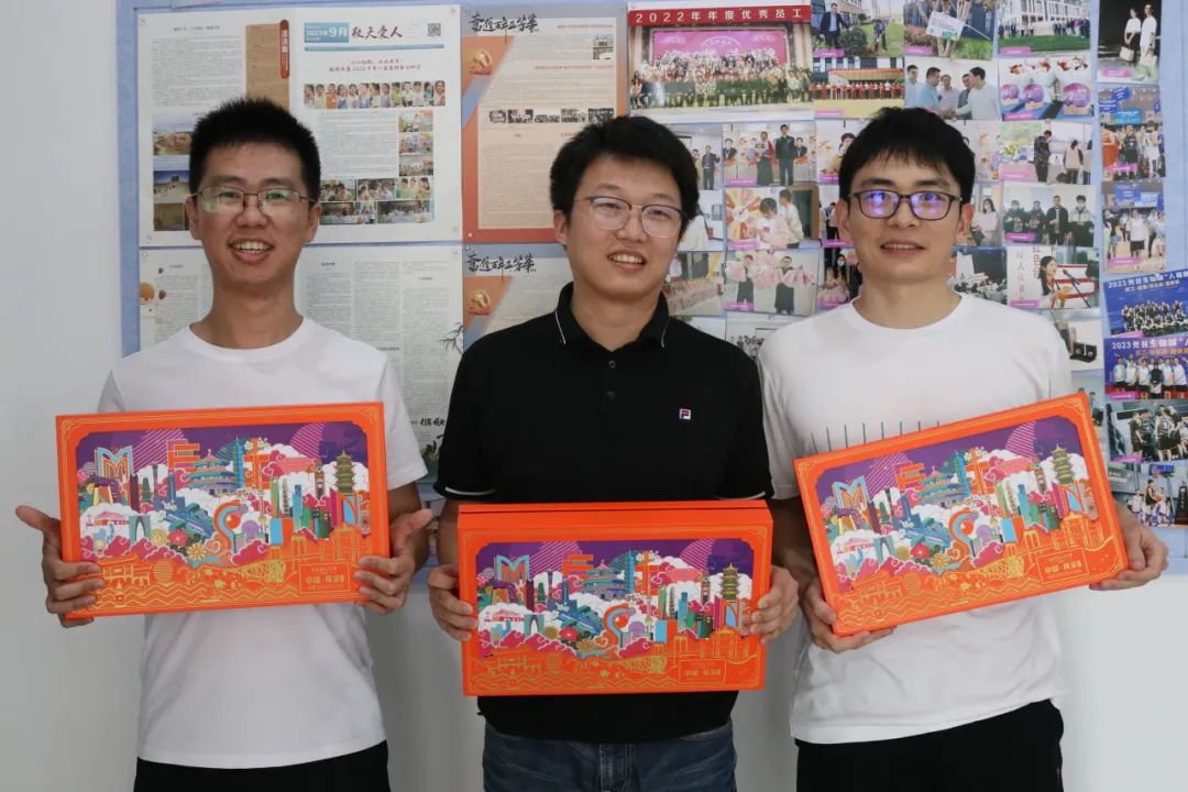 <p>李价江锋2022年年度优秀员工</p>
<p>9月队天爱人 因</p>
<p>运11一</p>
<p>那盟</p>
<p>eT</p>
<p>中李生祥红学锋</p>
<p>☐</p>
