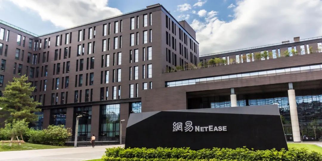 <p>網易NeTEASE</p>

<table>
<tr><td rowspan="2" colspan="3"></td>
<td></td>
<td rowspan="3" colspan="2"></td>
</tr>
<tr><td></td>
</tr>
<tr><td>M船出</td>
<td></td>
<td></td>
<td>I</td>
</tr>
<tr><td colspan="5">I</td>
<td></td>
</tr>
</table>
