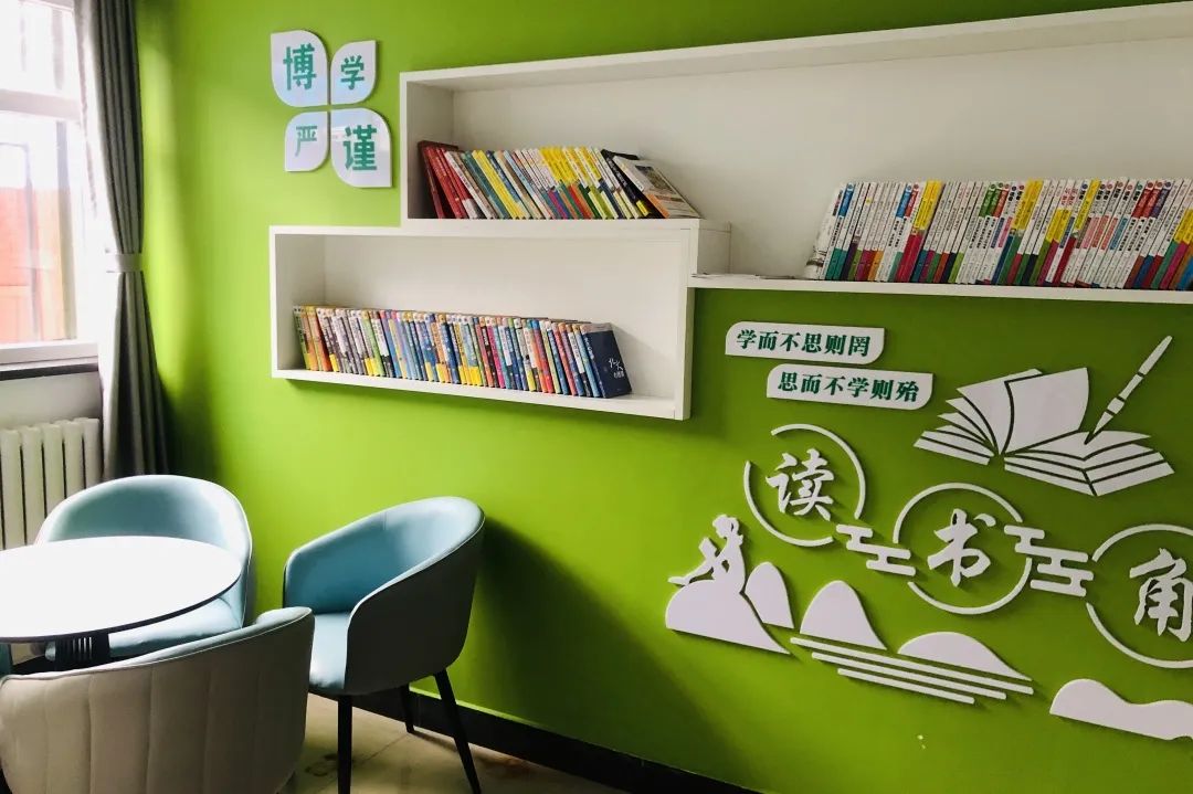 <p>博学</p>
<p>谨</p>
<p>学而不思则罔J</p>
<p>思而不学则殆</p>
<p>读)</p>
<p>书三角</p>
