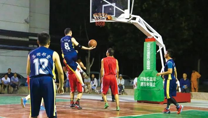 <p>8</p>
<p>团部</p>
<p>网</p>
<p>打快乐篮球</p>
<p>建百年强企</p>