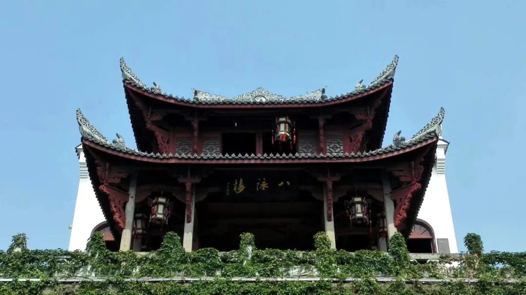 <p>{接泳。</p>