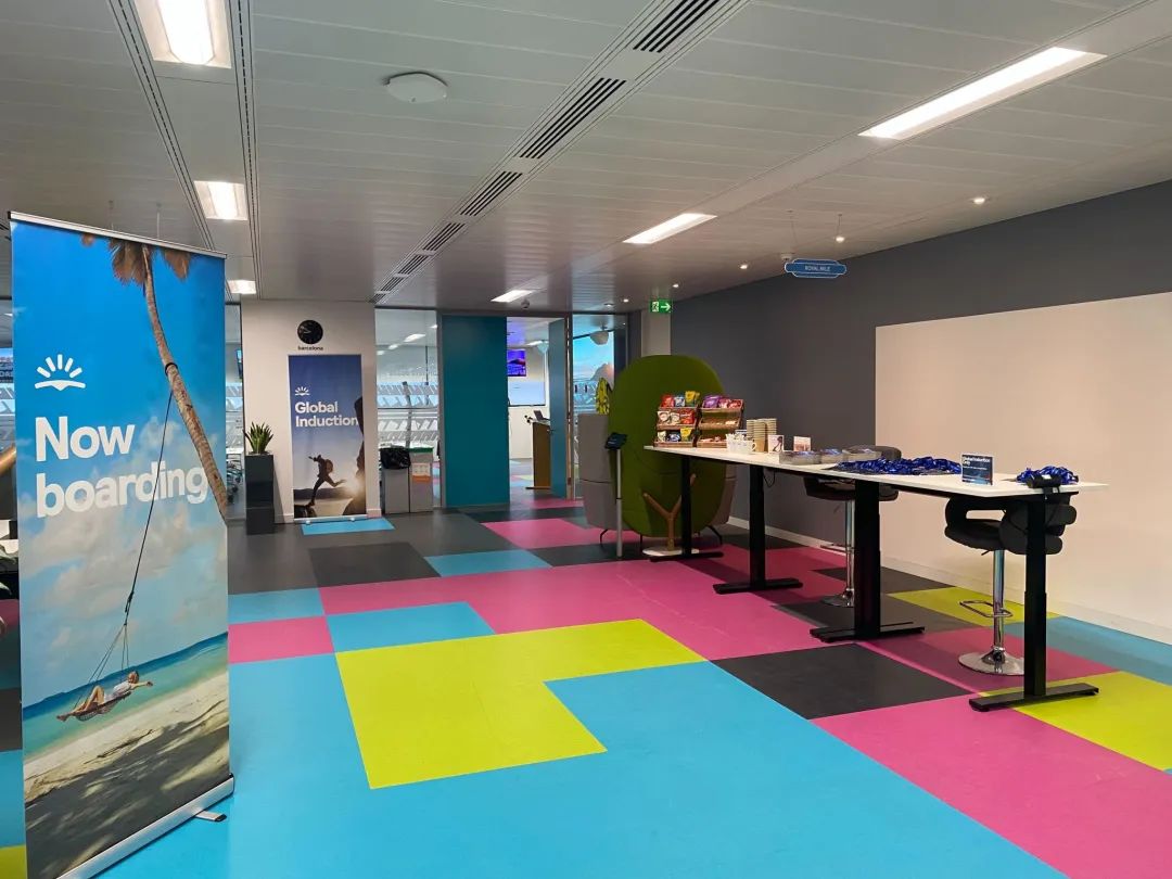 C\\nnouetion\\nNow\\nboardingl\\n