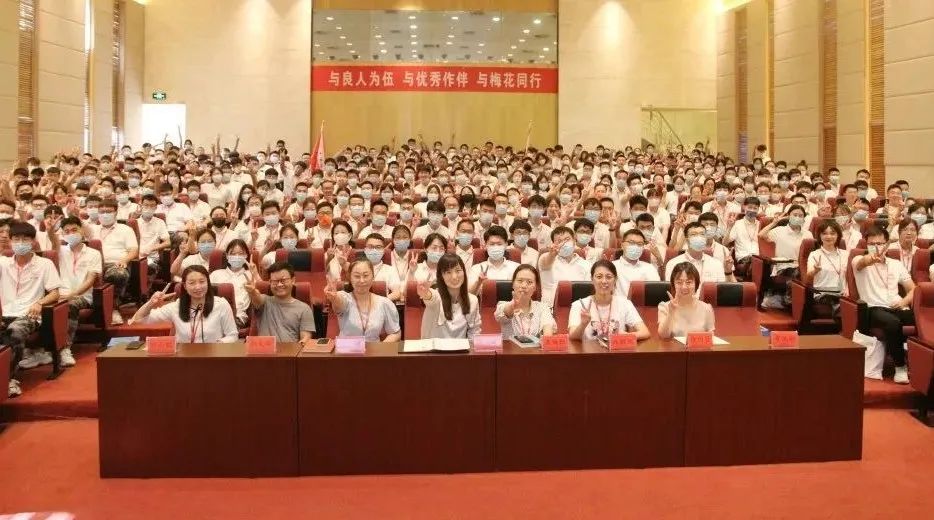 <p>与良人为伍与优秀作伴与梅花同行</p>
