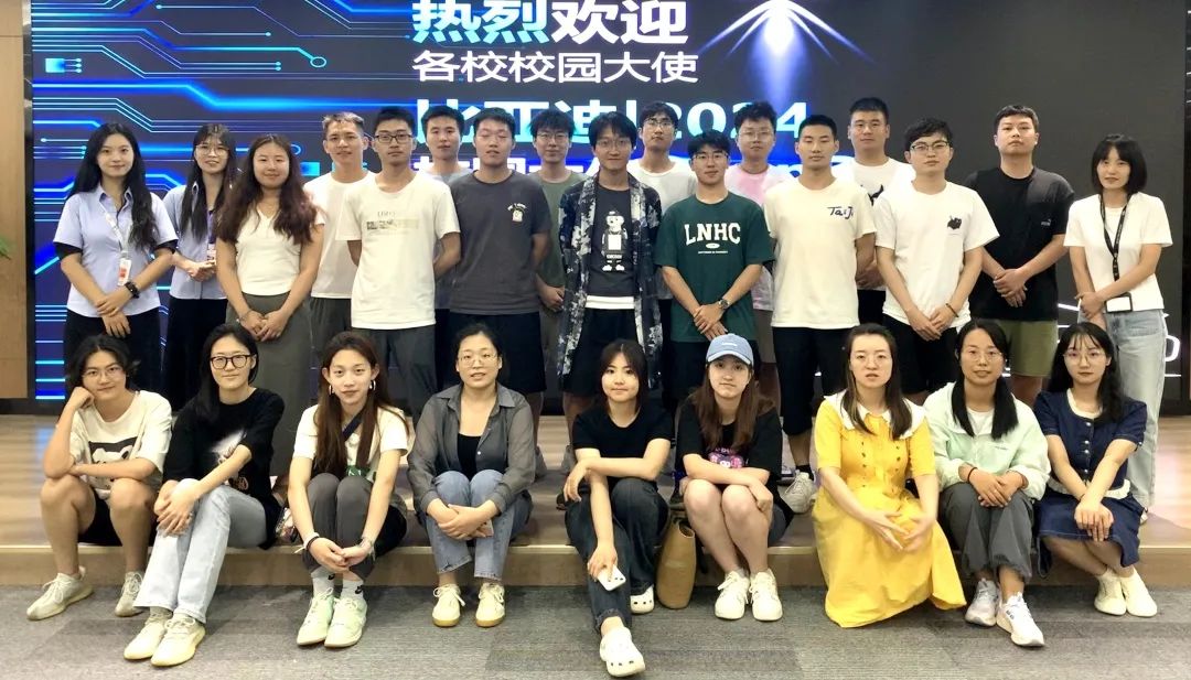 热烈欢迎\\n各校校园大使\\nLNHC\\n