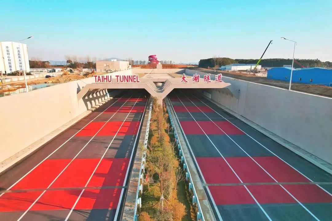 <p>?备生可品</p>
<p>2</p>
<p>TAIHU TUNNEL太湖隧道一</p>
